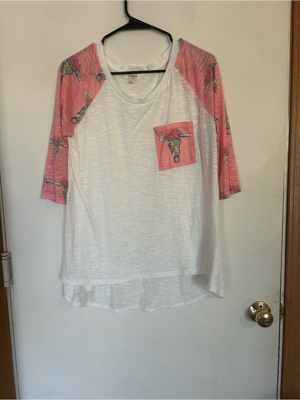 Umgee Medium White & Coral Quarter Sleeve Top with Bull Skull western